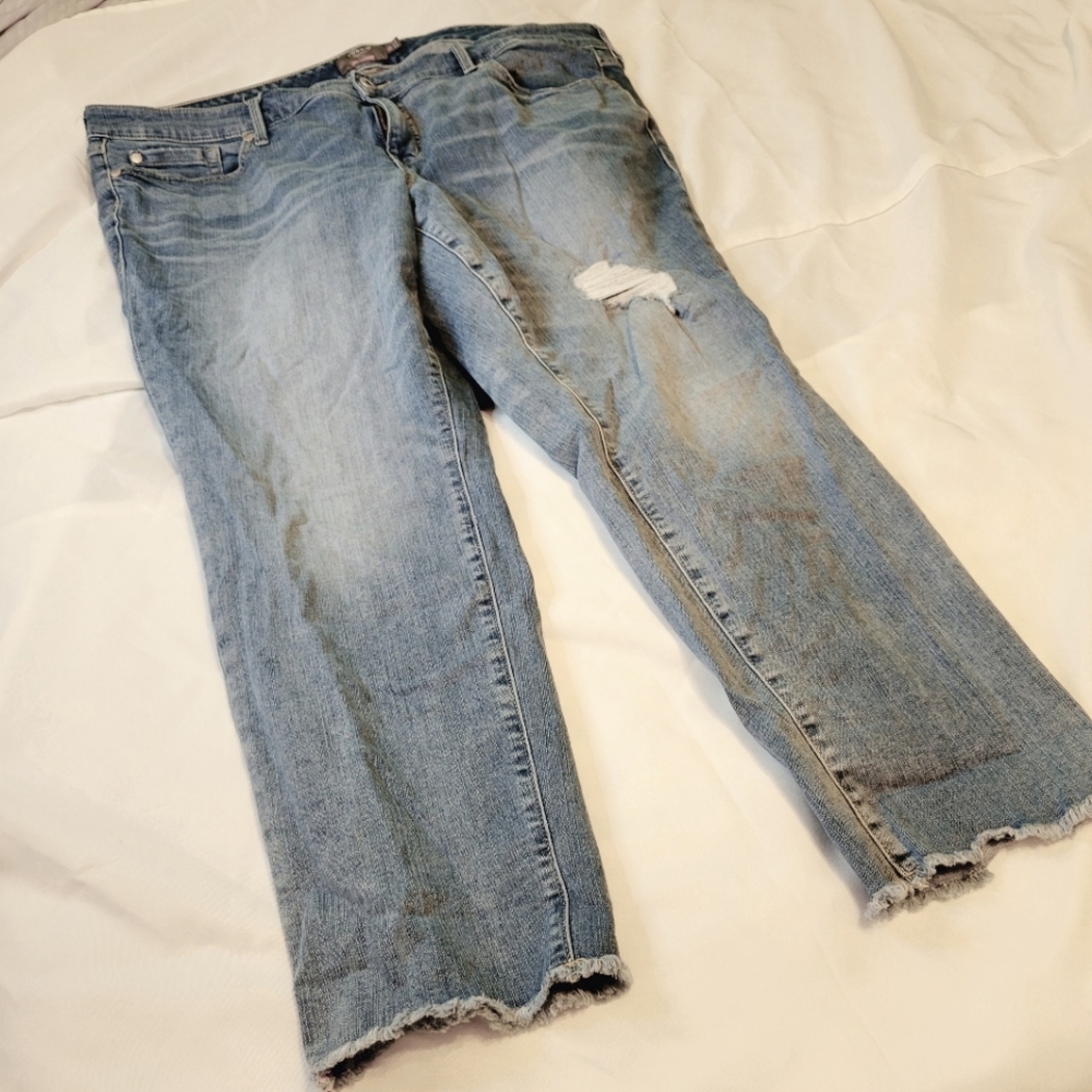 Torrid Crop Boyfriend Jean - Vintage Stretch Eco Light Wash - Size 20